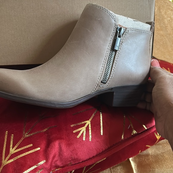 NWB… ankle boot - Picture 5 of 6